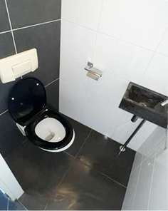 Schone badkamer na schoonmaak